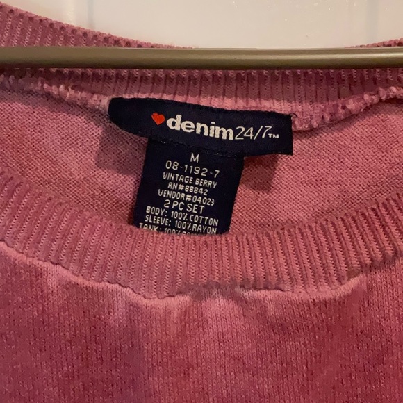 Distressed Women’s Medium Top sz Med. - Picture 5 of 6